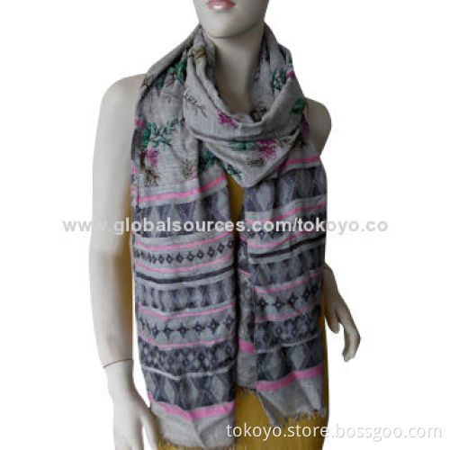 Viscose jacquard scarf, made of slub viscose and modal, measures 180*70cm